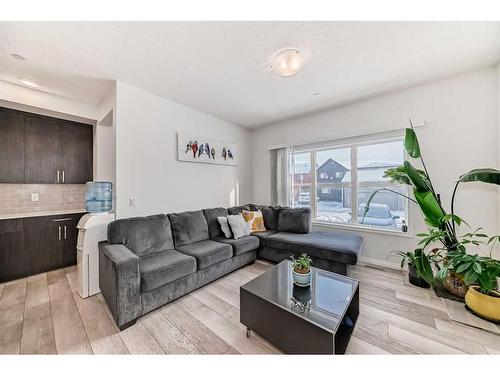 144 Lucas Street Nw, Calgary, AB - Indoor Photo Showing Living Room