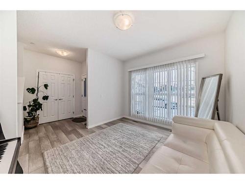 144 Lucas Street Nw, Calgary, AB - Indoor