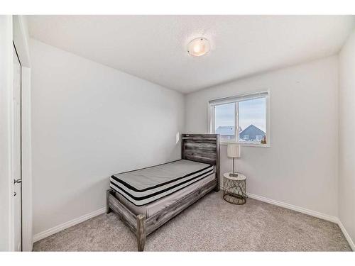 144 Lucas Street Nw, Calgary, AB - Indoor Photo Showing Bedroom