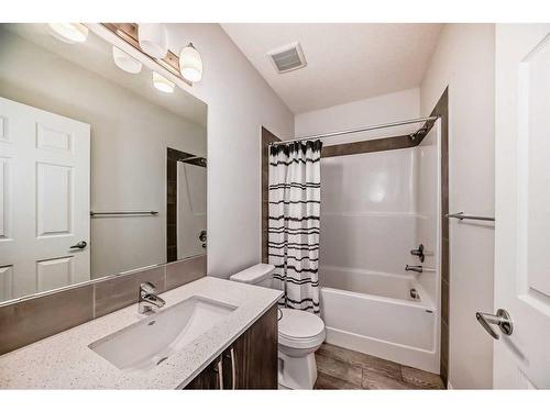 144 Lucas Street Nw, Calgary, AB - Indoor Photo Showing Bathroom