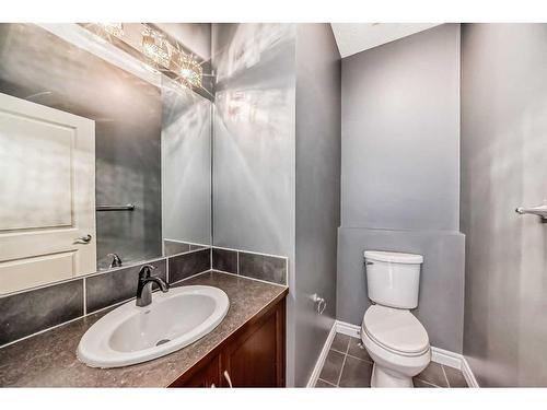 183 Hillcrest Circle Sw, Airdrie, AB - Indoor Photo Showing Bathroom