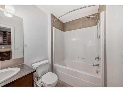 183 Hillcrest Circle Sw, Airdrie, AB - Indoor Photo Showing Bathroom