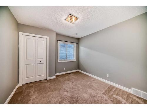 183 Hillcrest Circle Sw, Airdrie, AB - Indoor Photo Showing Other Room