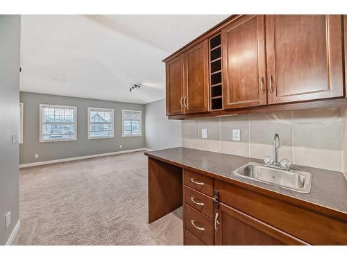 183 Hillcrest Circle Sw, Airdrie, AB - Indoor Photo Showing Kitchen