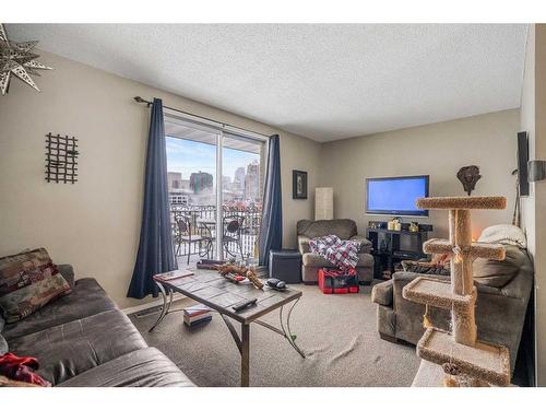 1003 Cameron Avenue Sw, Calgary, AB - Indoor Photo Showing Living Room