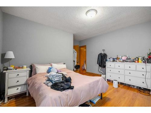 1003 Cameron Avenue Sw, Calgary, AB - Indoor Photo Showing Bedroom