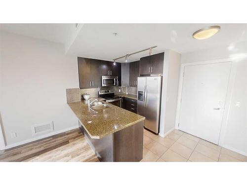 608-210 15 Avenue Se, Calgary, AB - Indoor Photo Showing Kitchen