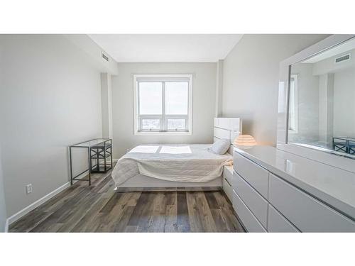 608-210 15 Avenue Se, Calgary, AB - Indoor Photo Showing Bedroom