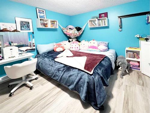 27 Calling Horse Estates, Rural Rocky View County, AB - Indoor Photo Showing Bedroom