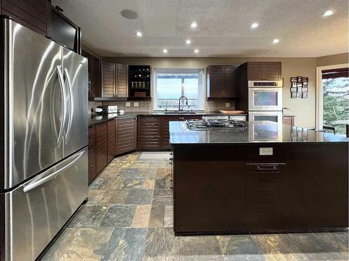 27 Calling Horse Estates, Rural Rocky View County, AB - Indoor Photo Showing Kitchen