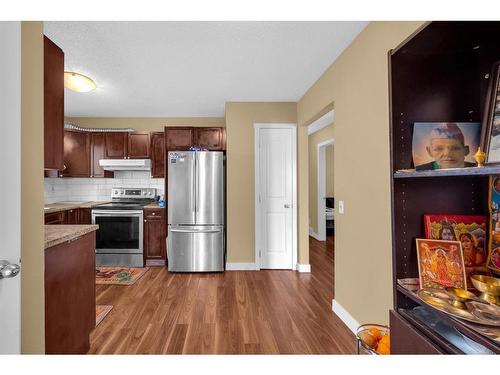 63 Whitnel Close Ne, Calgary, AB - Indoor Photo Showing Kitchen