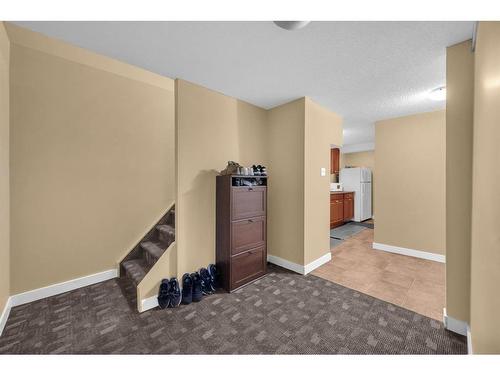 63 Whitnel Close Ne, Calgary, AB - Indoor