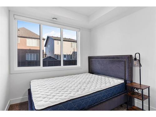 211-10060 46 Street Ne, Calgary, AB - Indoor Photo Showing Bedroom