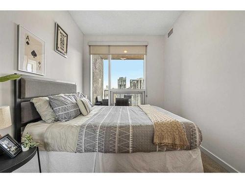 1505-1320 1 Street Se, Calgary, AB - Indoor Photo Showing Bedroom