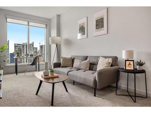 1505-1320 1 Street Se, Calgary, AB - Indoor Photo Showing Living Room