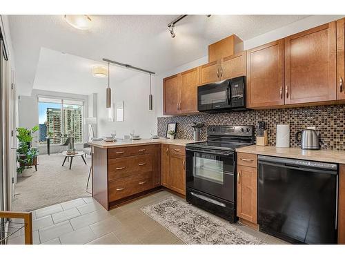 1505-1320 1 Street Se, Calgary, AB - Indoor Photo Showing Kitchen