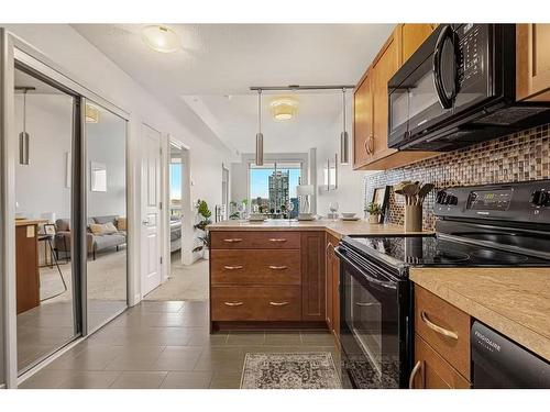 1505-1320 1 Street Se, Calgary, AB - Indoor Photo Showing Kitchen