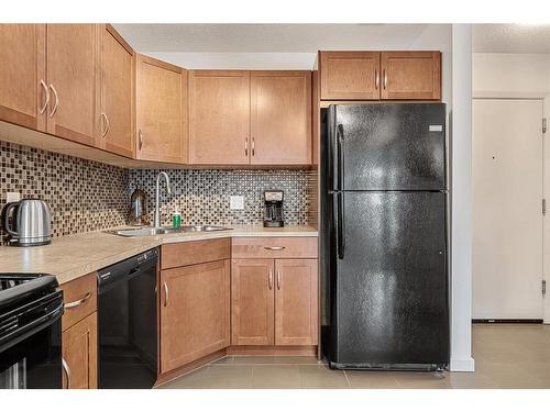 1505-1320 1 Street Se, Calgary, AB - Indoor Photo Showing Kitchen