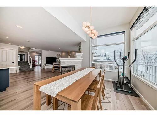 33 Royal Crest Terrace Nw, Calgary, AB - Indoor Photo Showing Dining Room