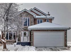 33 Royal Crest Terrace NW Calgary, AB T3G 4M3