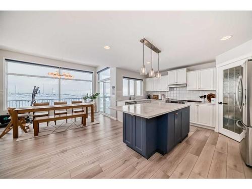 33 Royal Crest Terrace Nw, Calgary, AB - Indoor Photo Showing Kitchen With Upgraded Kitchen