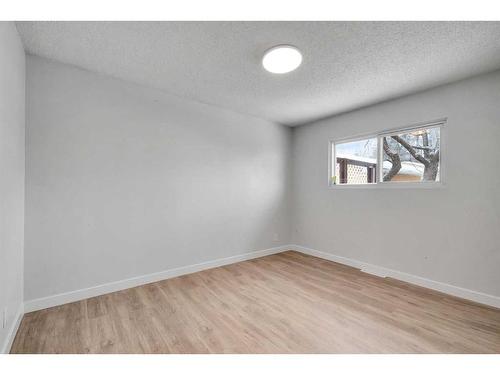 2033 Cottonwood Crescent Se, Calgary, AB - Indoor Photo Showing Other Room