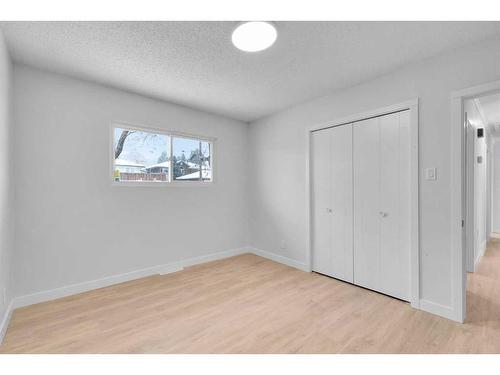 2033 Cottonwood Crescent Se, Calgary, AB - Indoor Photo Showing Other Room