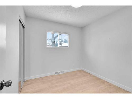 2033 Cottonwood Crescent Se, Calgary, AB - Indoor Photo Showing Other Room