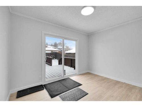 2033 Cottonwood Crescent Se, Calgary, AB - Indoor Photo Showing Other Room