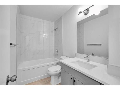 2033 Cottonwood Crescent Se, Calgary, AB - Indoor Photo Showing Bathroom