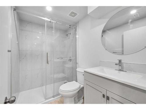 2033 Cottonwood Crescent Se, Calgary, AB - Indoor Photo Showing Bathroom