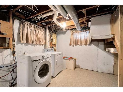 2033 Cottonwood Crescent Se, Calgary, AB - Indoor Photo Showing Laundry Room