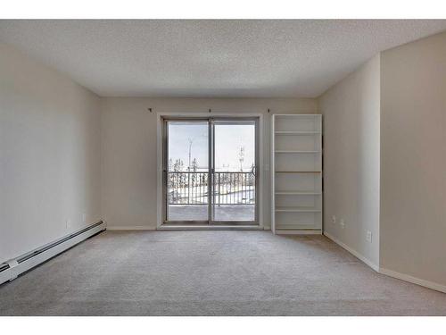 2317-8 Bridlecrest Drive Sw, Calgary, AB - Indoor Photo Showing Other Room