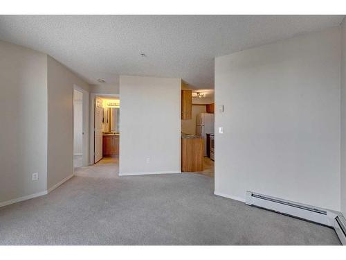 2317-8 Bridlecrest Drive Sw, Calgary, AB - Indoor Photo Showing Other Room