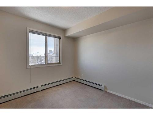 2317-8 Bridlecrest Drive Sw, Calgary, AB - Indoor Photo Showing Other Room