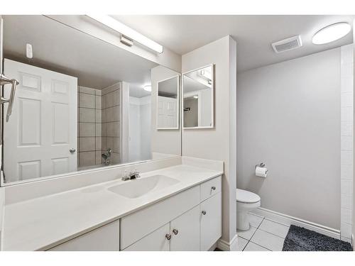 122-1808 36 Avenue Sw, Calgary, AB - Indoor Photo Showing Bathroom