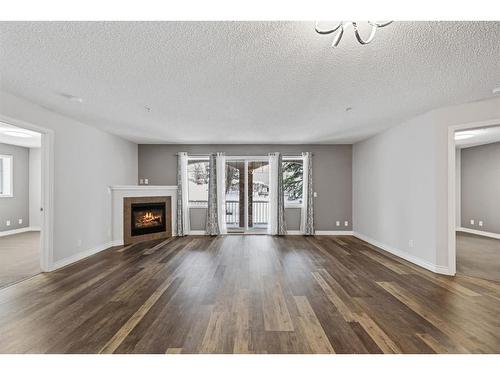 122-1808 36 Avenue Sw, Calgary, AB - Indoor Photo Showing Living Room With Fireplace