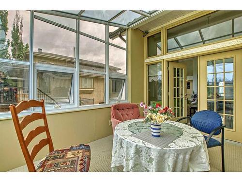 852 Shawnee Drive Sw, Calgary, AB -  Photo Showing Dining Room