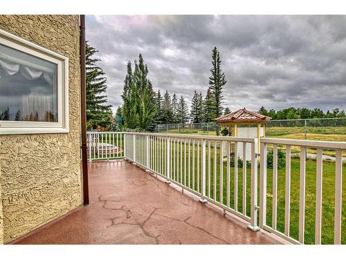 852 Shawnee Drive Sw, Calgary, AB - Outdoor