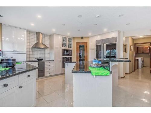 852 Shawnee Drive Sw, Calgary, AB - Indoor Photo Showing Kitchen With Upgraded Kitchen