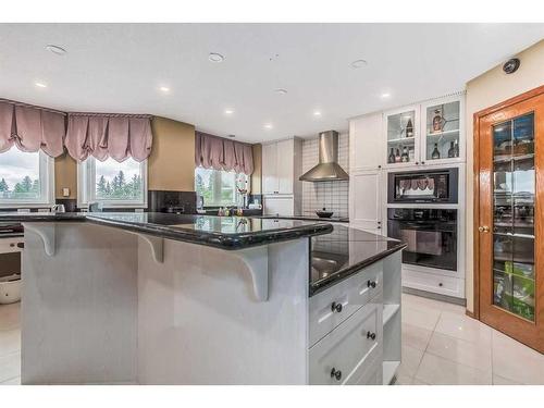 852 Shawnee Drive Sw, Calgary, AB - Indoor Photo Showing Kitchen With Upgraded Kitchen