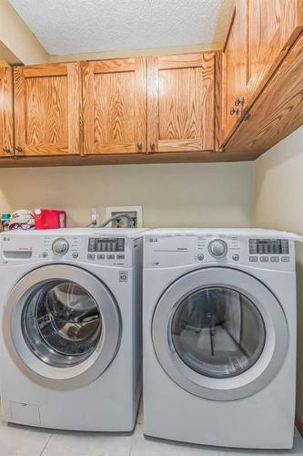 852 Shawnee Drive Sw, Calgary, AB - Indoor Photo Showing Laundry Room