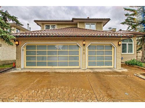 852 Shawnee Drive Sw, Calgary, AB - Outdoor