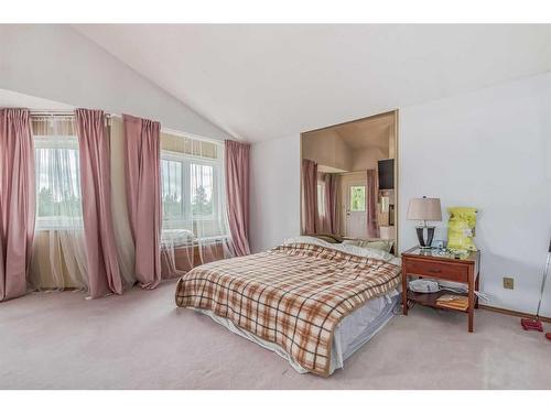 852 Shawnee Drive Sw, Calgary, AB - Indoor Photo Showing Bedroom