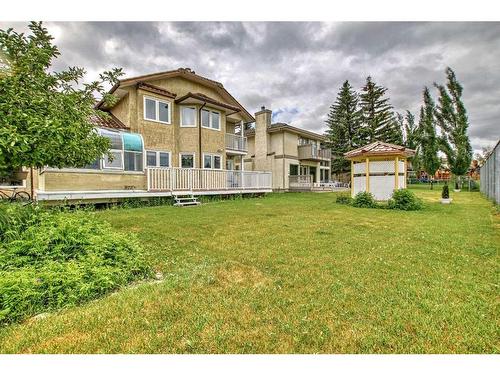 852 Shawnee Drive Sw, Calgary, AB - Outdoor