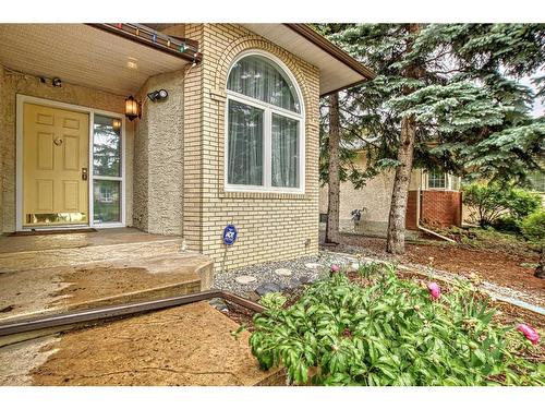 852 Shawnee Drive Sw, Calgary, AB - Outdoor