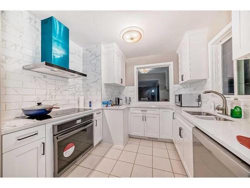 610 69 Avenue Sw, Calgary, AB - Indoor Photo Showing Kitchen With Double Sink With Upgraded Kitchen