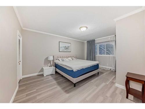 610 69 Avenue Sw, Calgary, AB - Indoor Photo Showing Bedroom