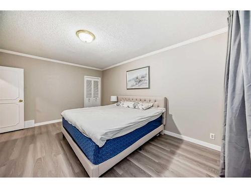 610 69 Avenue Sw, Calgary, AB - Indoor Photo Showing Bedroom