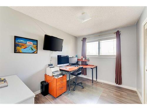 11140 Braeside Drive Sw, Calgary, AB - Indoor Photo Showing Office